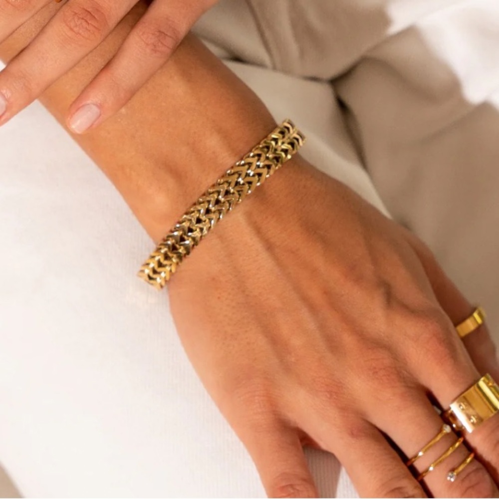 Textured bracelet - Picture 2 of 5